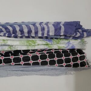 Lot of 4 scarves